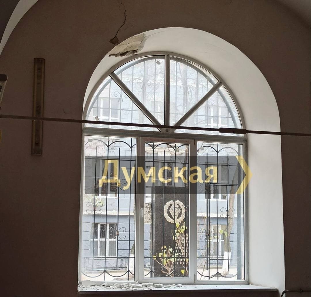 В Одессе в университете во время лекции начал разрушаться корпус: фото инцидента